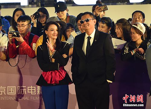評委王家衛與舒淇亮相紅毯。 <a target='_blank'  data-cke-saved-  ><p  align=