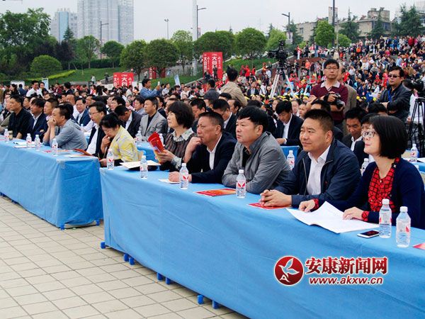 市區領導觀看展示節目.jpg