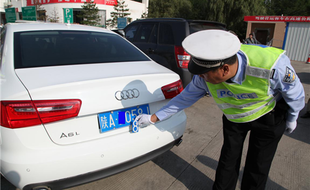 陜西省公安交警組織開展打擊假牌套牌假證違法行為專項行動