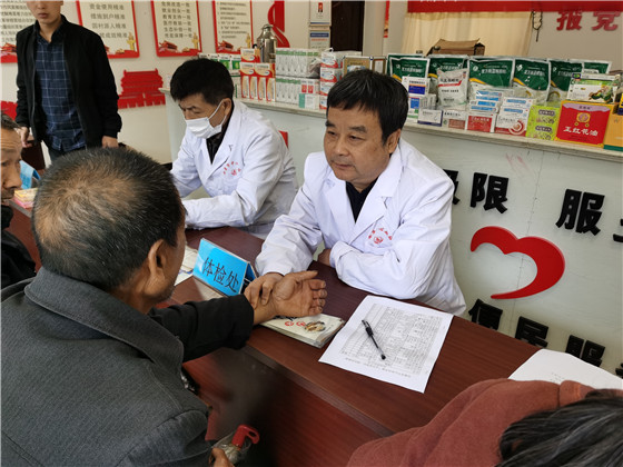 安康市中心血站聯合旬陽縣麻坪鎮衛生院開展“義診進基層便民送健康”義診活動