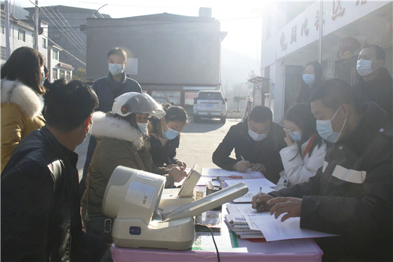 “讓愛暖冬”無償獻(xiàn)血活動(dòng)走進(jìn)白河縣中廠鎮(zhèn)同心社區(qū)