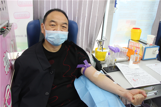 人民警察一心為民，捋袖捐血鐵血柔情——安康市公安局積極開展冬季獻血活動