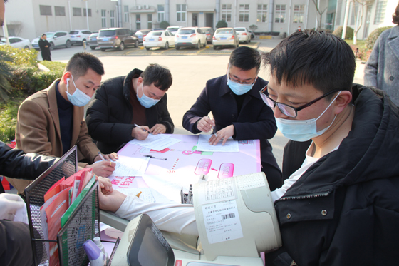 血液是生命的禮物——中國聯(lián)通安康市分公司、安康大數(shù)據(jù)運(yùn)營有限公司聯(lián)合開展冬季應(yīng)急獻(xiàn)血活動(dòng)