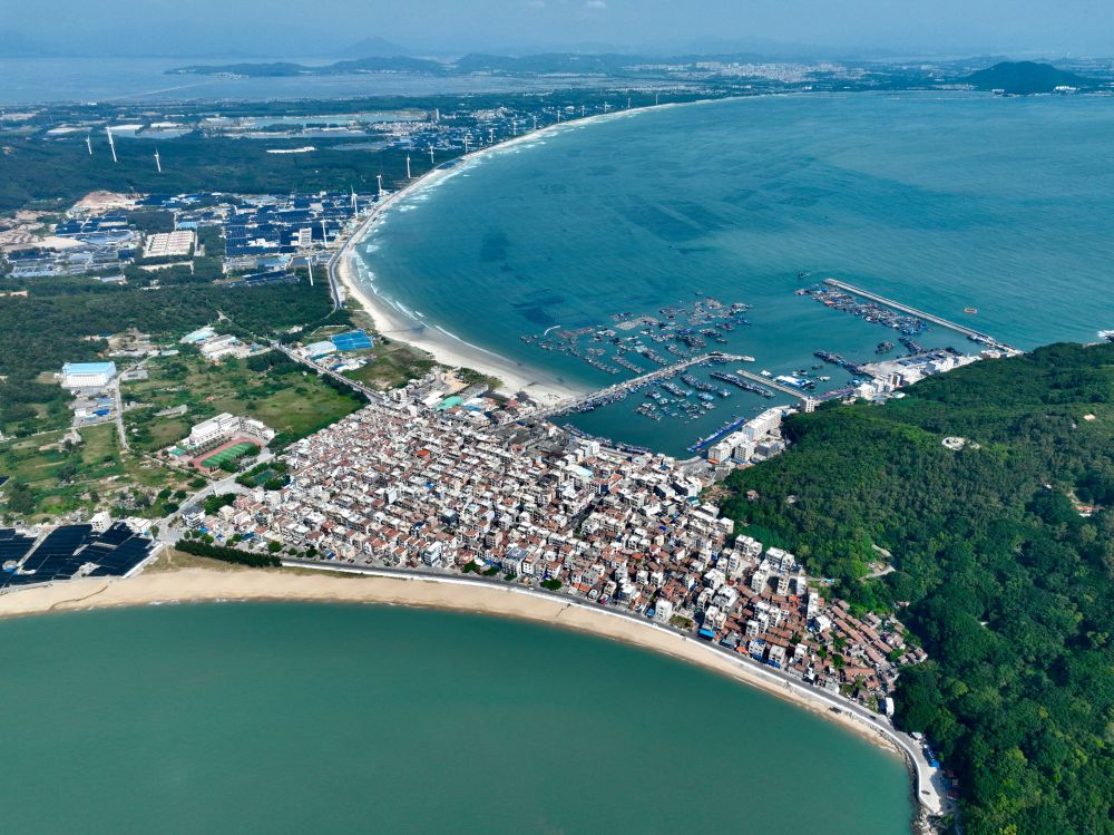 這是2024年10月16日拍攝的福建省漳州市東山縣澳角村(無人機照片)。新華社記者姜克紅攝